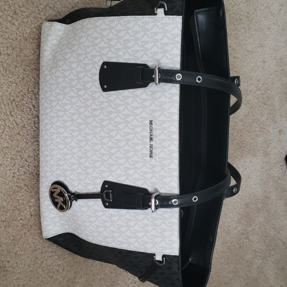 Voyager Medium Two Tone Logo Tote Bag